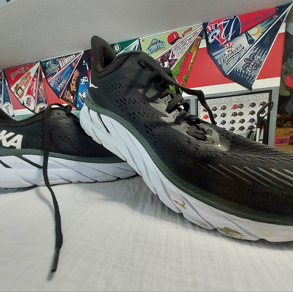 Hoka running shoes sz 10 VGUC blk